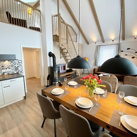 Moenchgut Living & Spa Gager Værelse billede A modern chalet interior