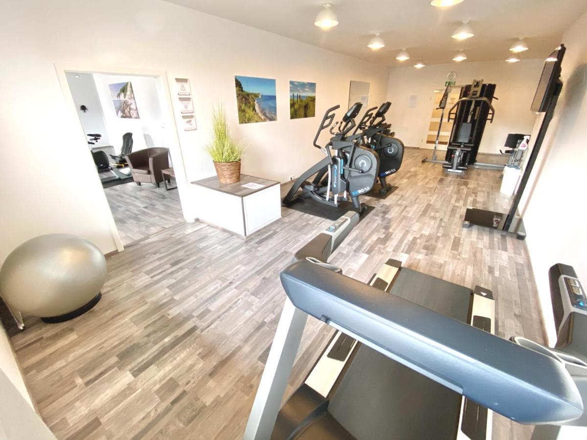 Moenchgut Living & Spa Gager Eksteriør billede A typical gym