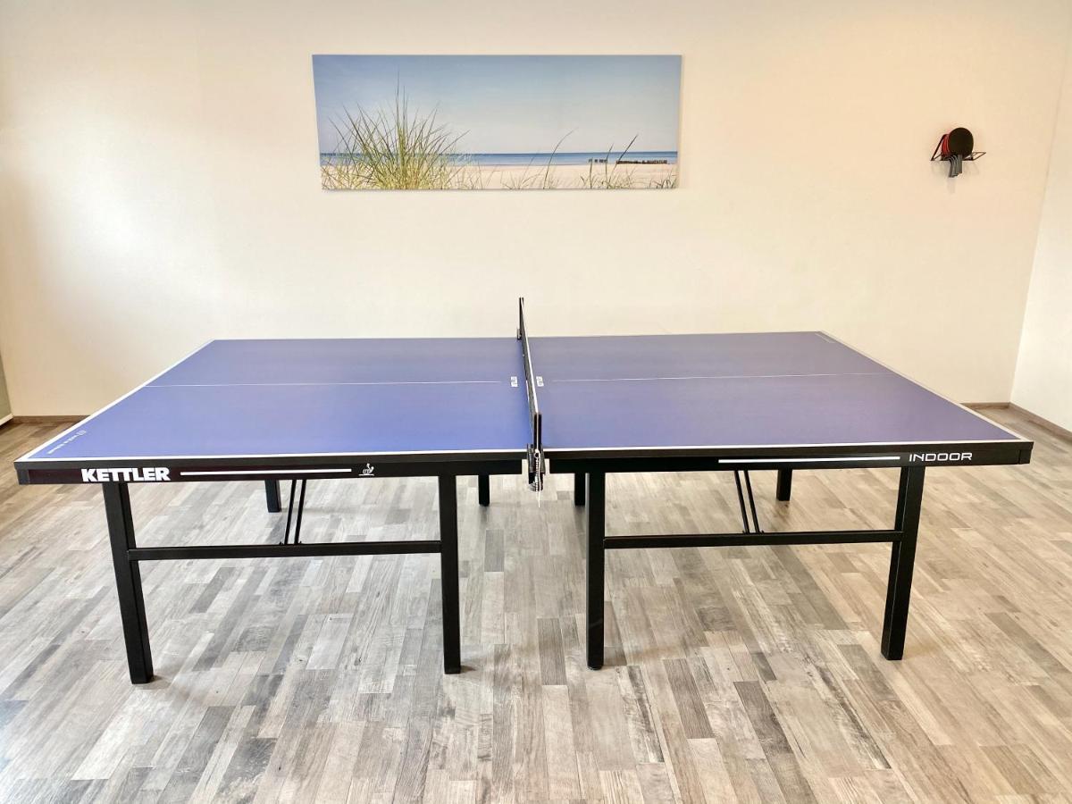 Moenchgut Living & Spa Gager Eksteriør billede Table tennis table