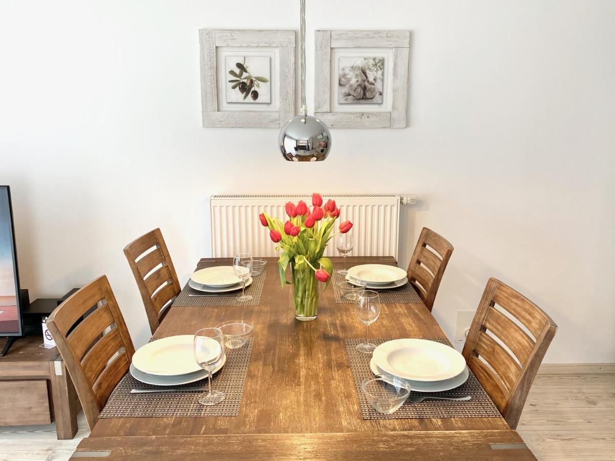Moenchgut Living & Spa Gager Eksteriør billede A dining room table with place settings
