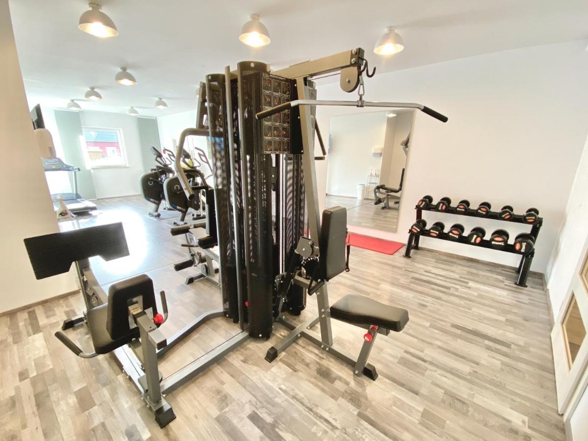 Moenchgut Living & Spa Gager Eksteriør billede A typical gym